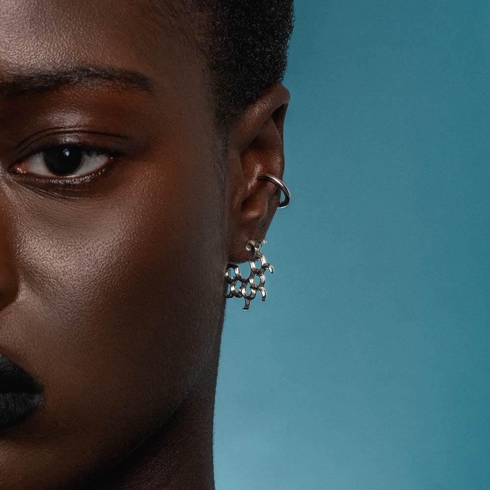 ANDROMEDA. Pinwheel Hoop Earrings - Silver - Image 2