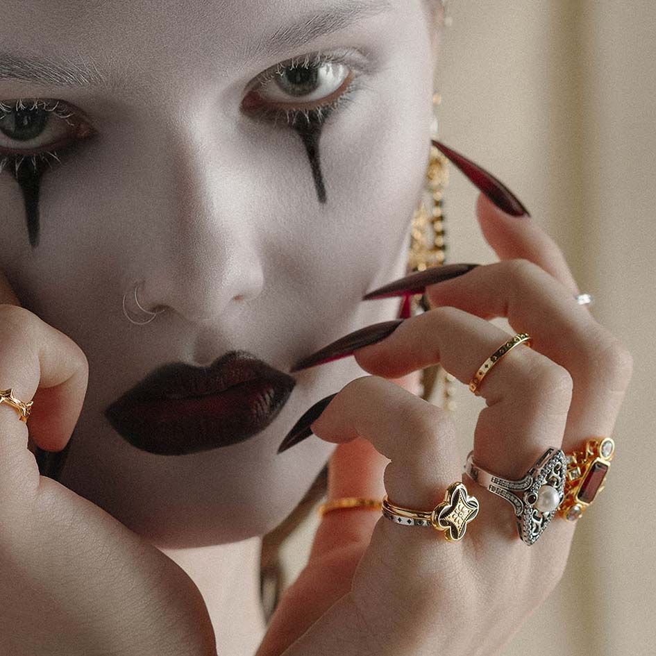ANNIE. Tudor Crest Black Enamel Ring - Gold - Image 5