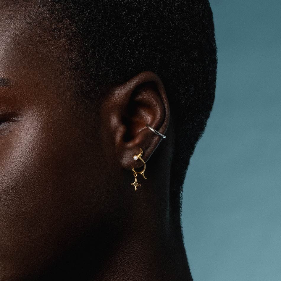ASTRA. Abstract Waves & Stars Earrings - Gold - Image 2