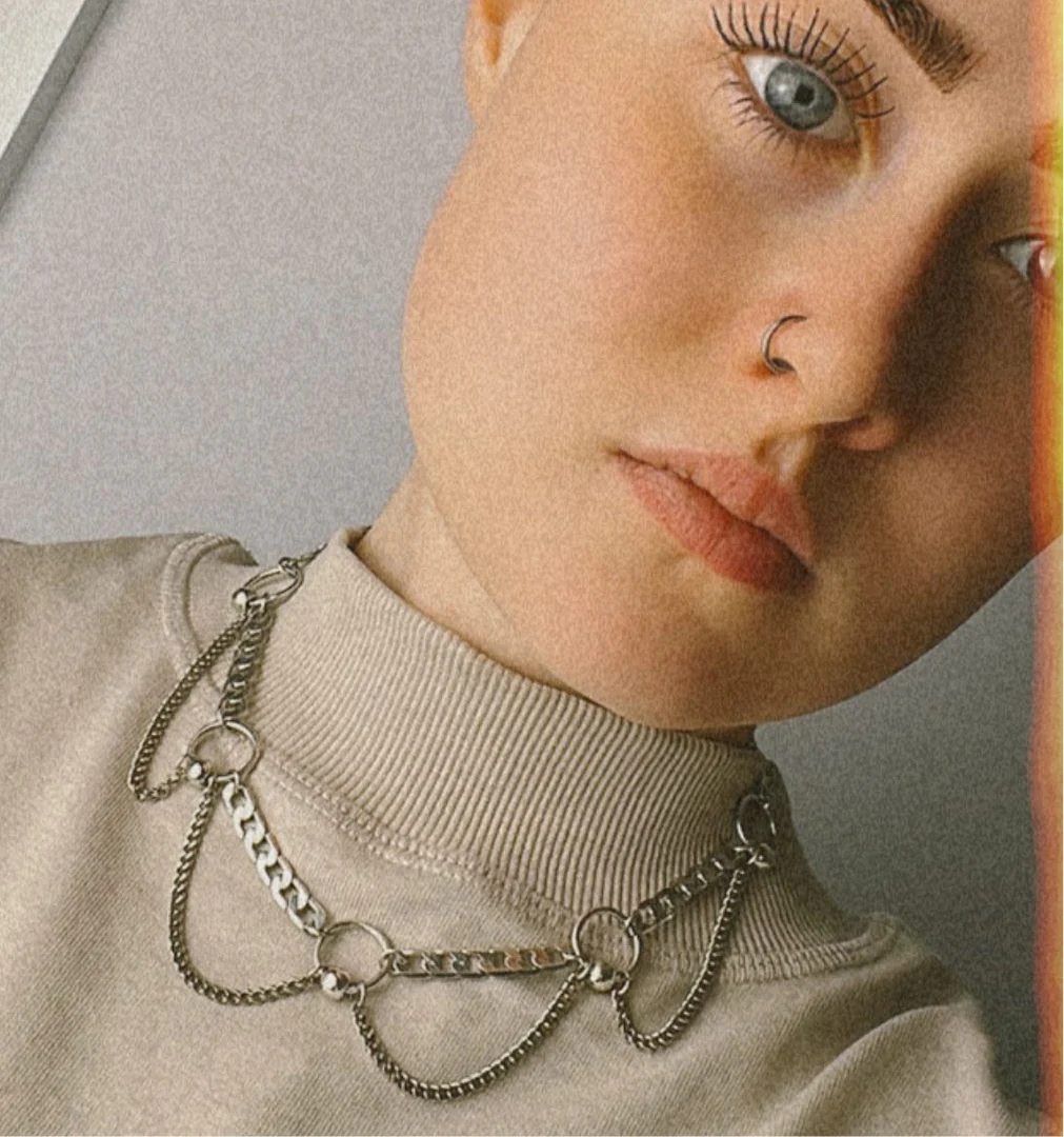 CHANGE OF HEART. Pierced Chain Drop Choker - Gold - Image 2