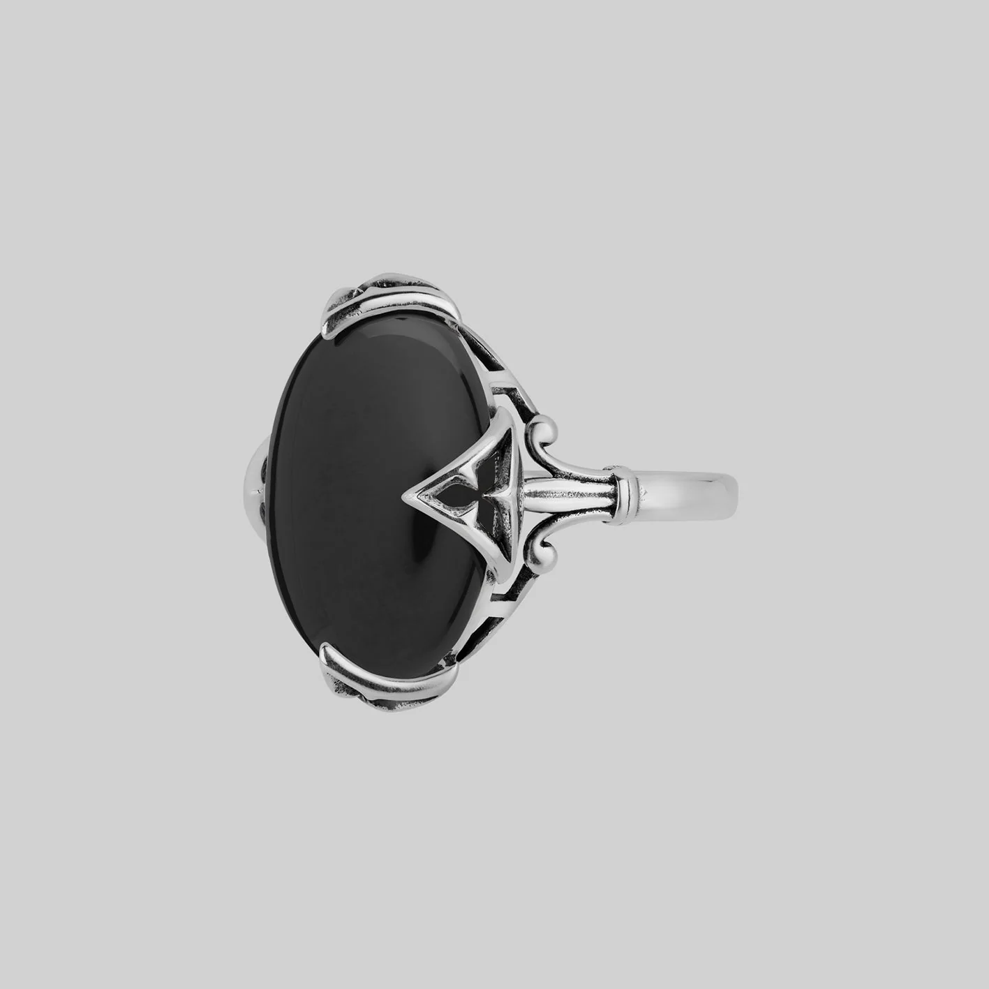CIRCINUS. Gothic Black Onyx Ring - Silver - Image 3