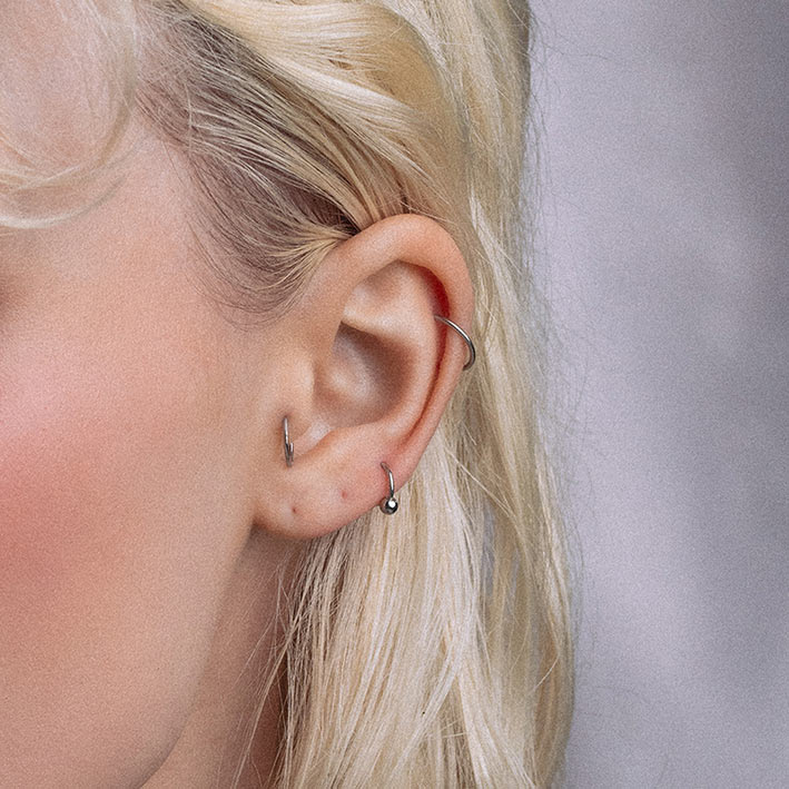 CLEO. Circular Titanium Barbell Ring - Silver - Image 15