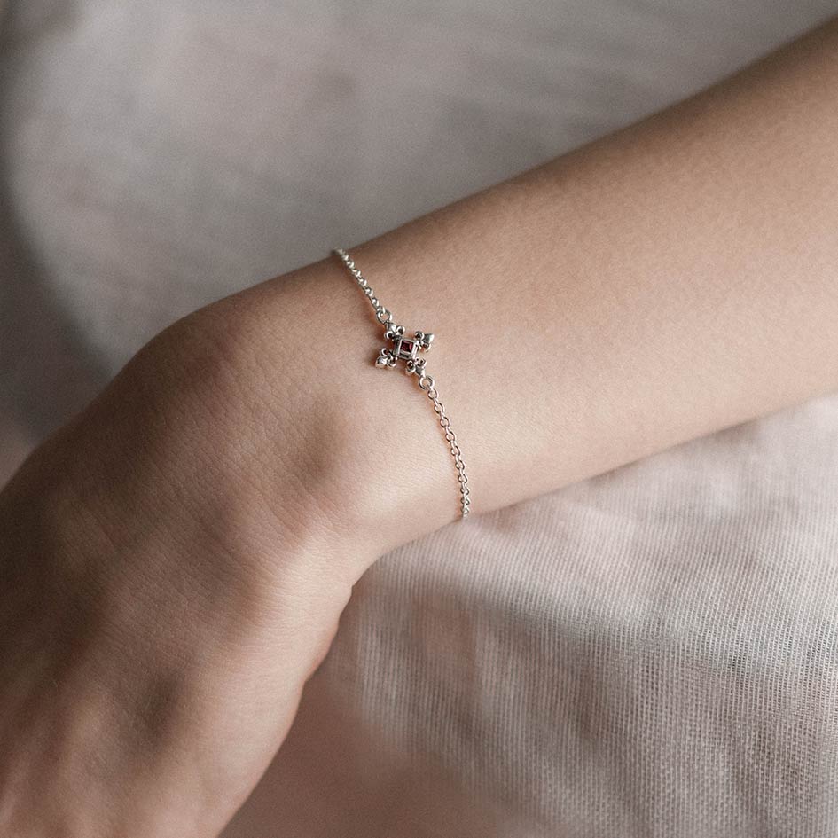 CRIMSON. Fleur de Lis Garnet Bracelet - Gold - Image 2