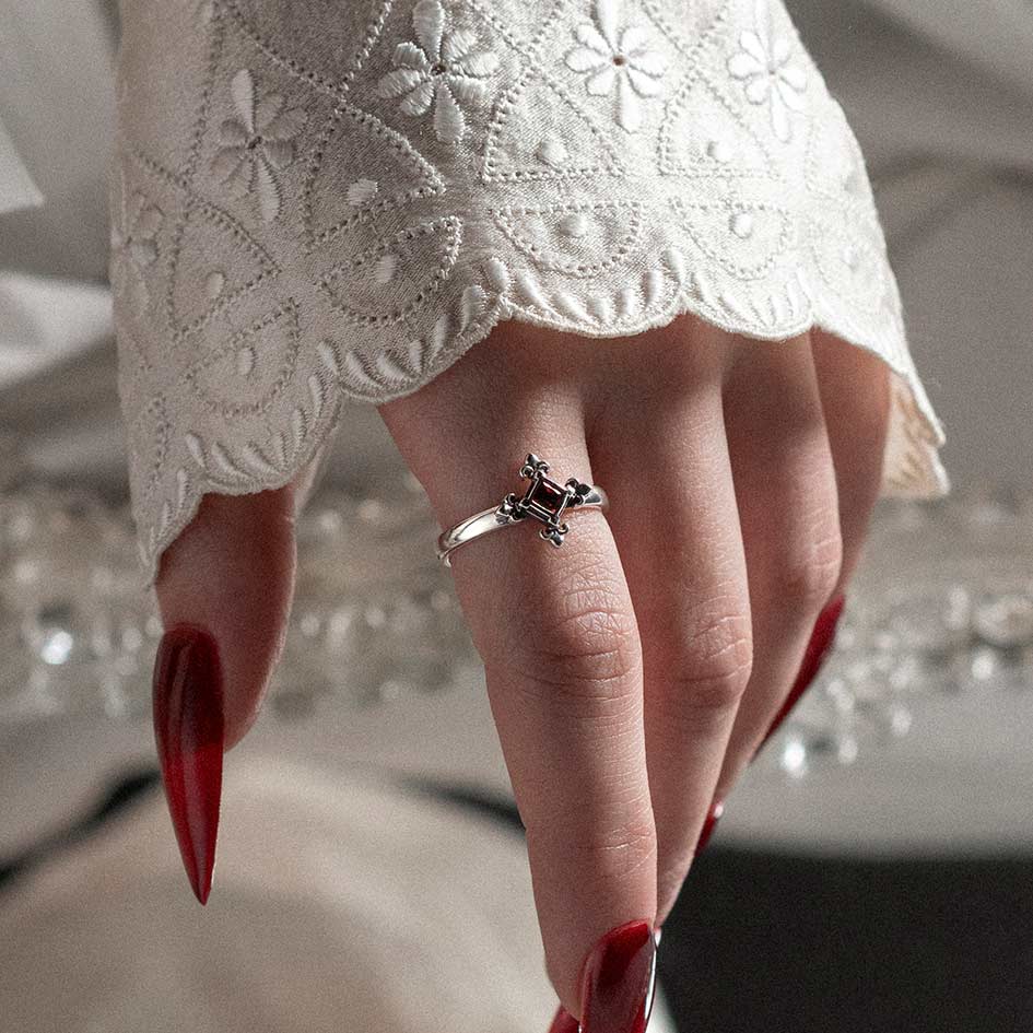 CRIMSON. Medieval Fleur de Lis Garnet Ring - Silver - Image 2