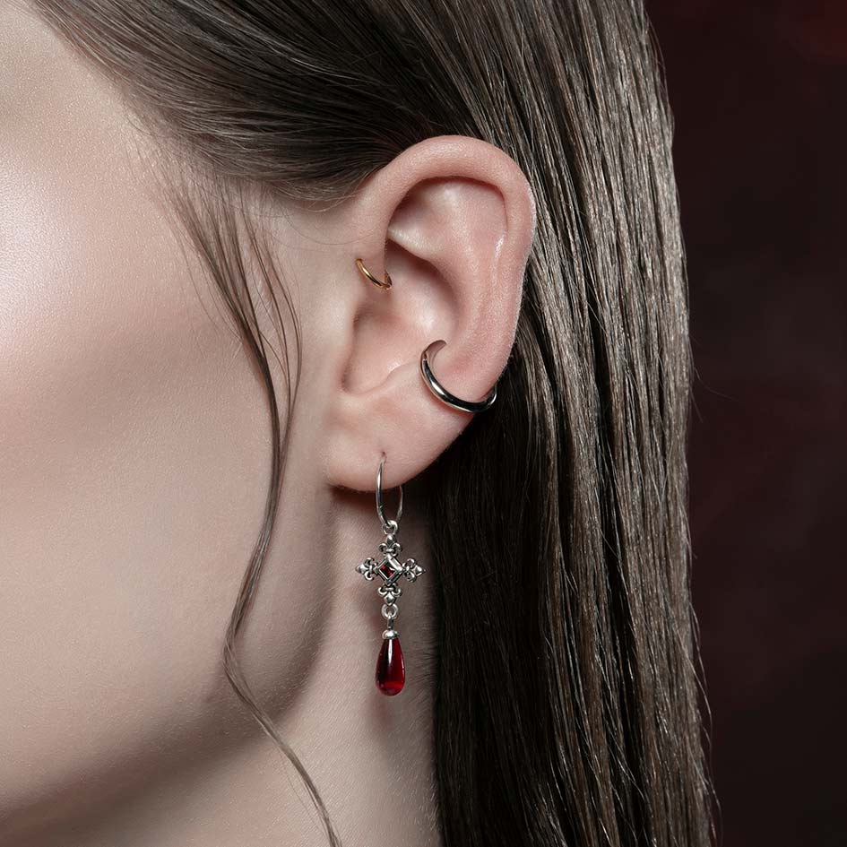 CRIMSON. Medieval Garnet Hoop Earrings - Silver - Image 2