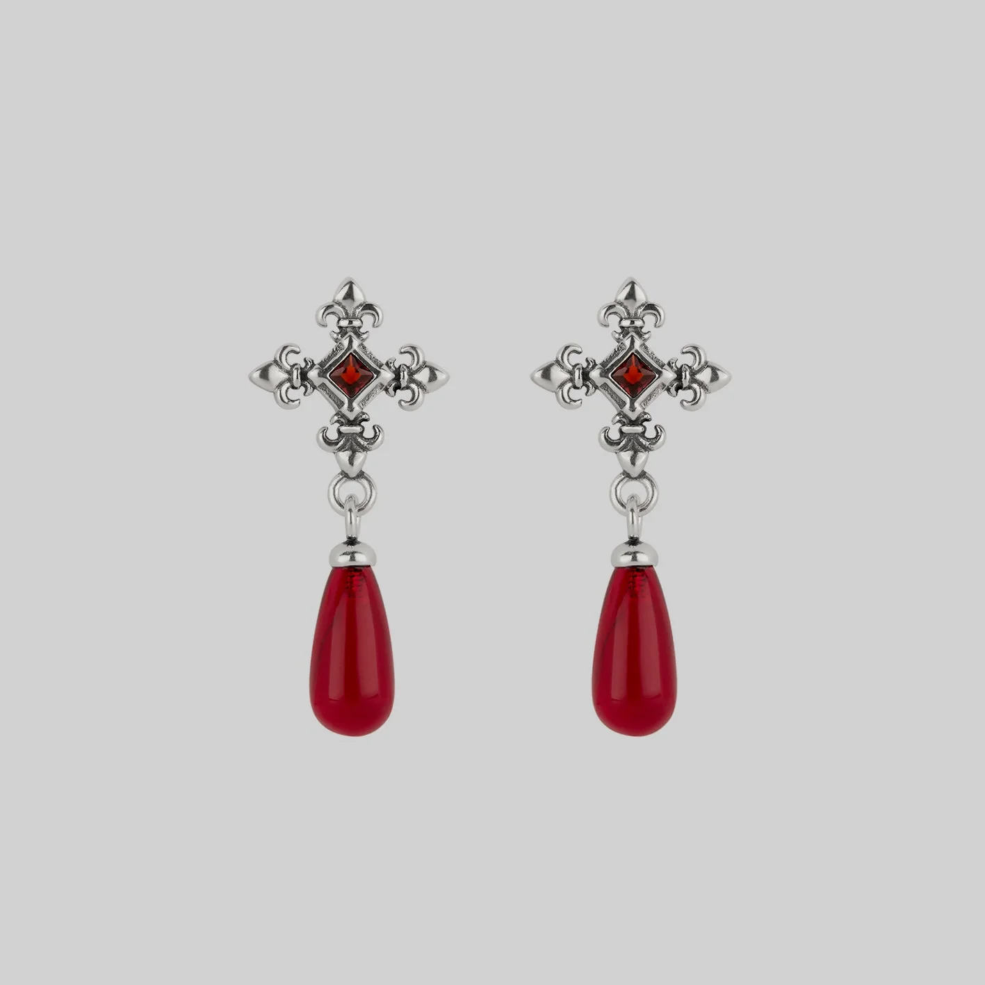 CRIMSON. Medieval Garnet Stud Earrings - Silver