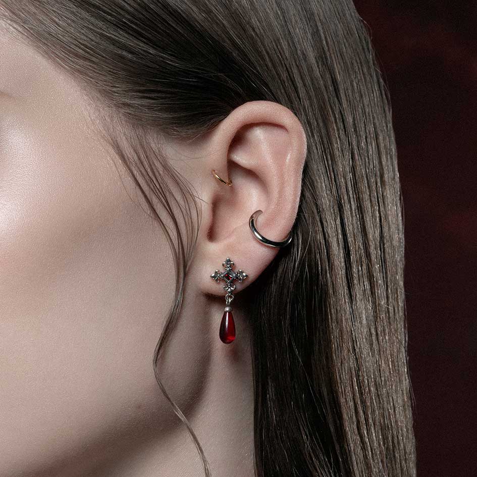 CRIMSON. Medieval Garnet Stud Earrings - Silver - Image 2