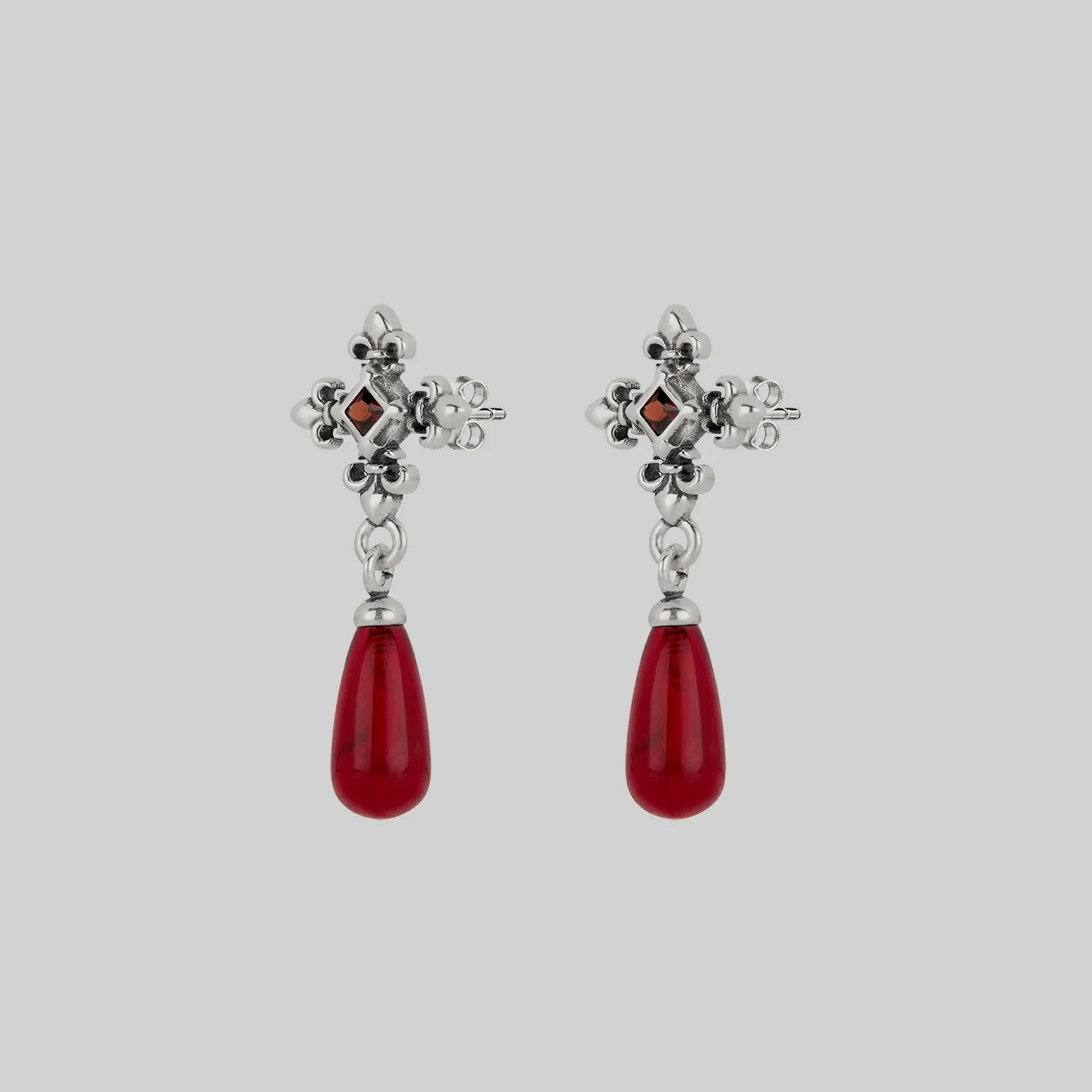 CRIMSON. Medieval Garnet Stud Earrings - Silver - Image 3
