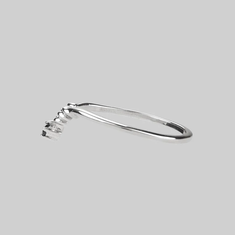 CUPID. Black Spinel Chevron Silver Ring - Image 2