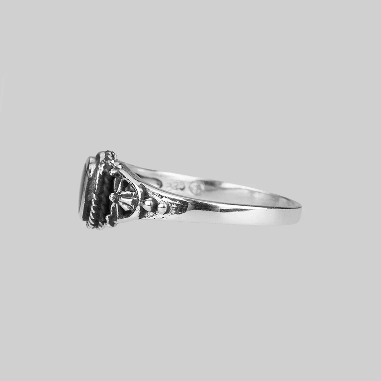 DARK SOUL. Detailed Onyx Silver Ring - Image 3