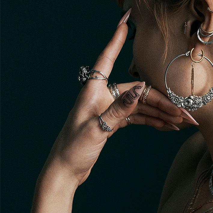 DEAREST. Rose Stem Twisted Ring - Silver - Image 2