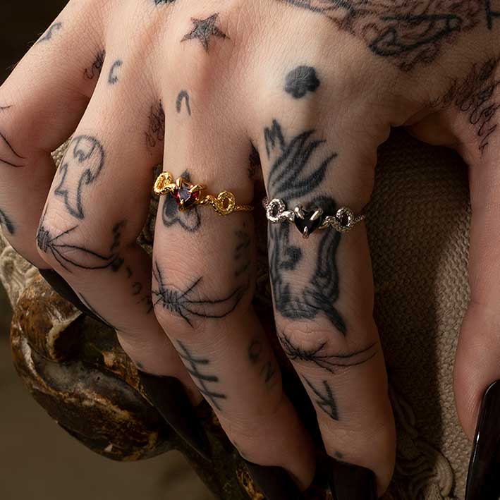 DESIRE. Snakes & Heart Garnet Ring - Gold - Image 2