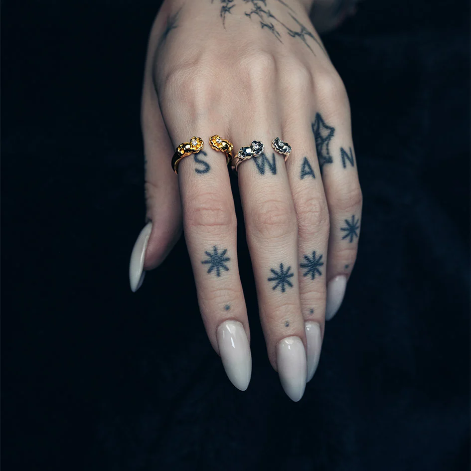 EBONY. Gothic Skull & Clam Shell Ring - Silver - Image 2