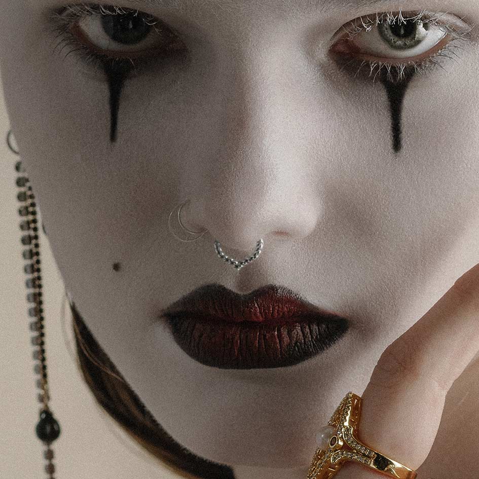 EDITH. Twisted Chevron Septum Clicker Ring - Silver - Image 2