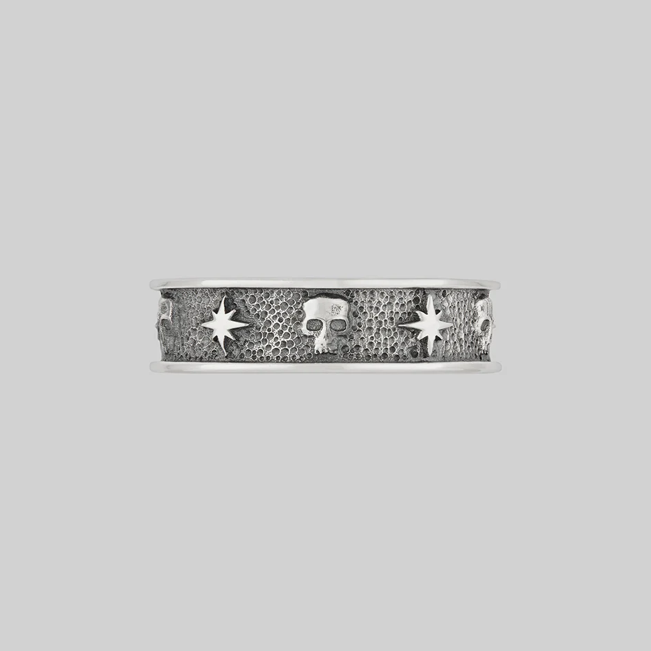 EDYTH. Skull & Star Band Ring - Silver - Image 2