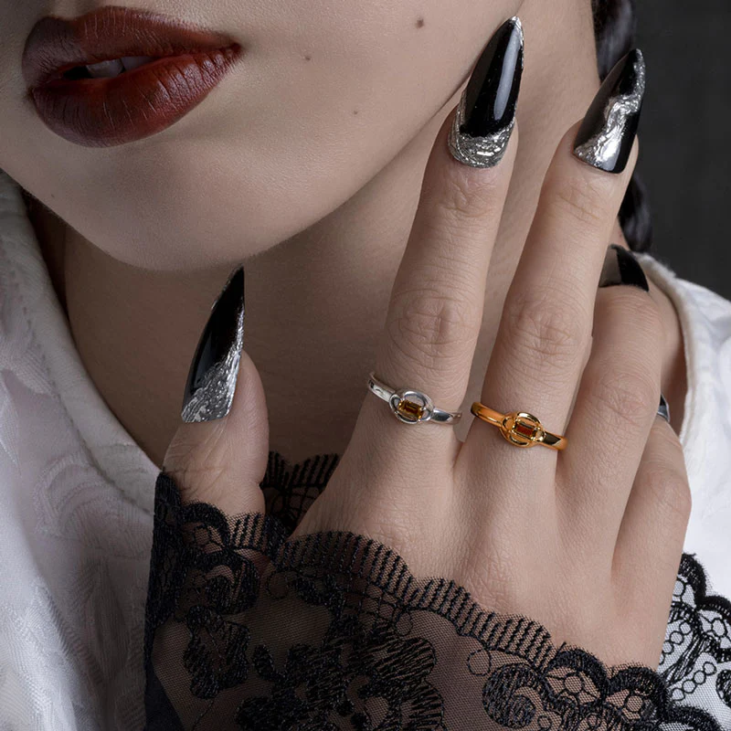 ELIZABETH. Citrine Tudor Ring - Silver - Image 2