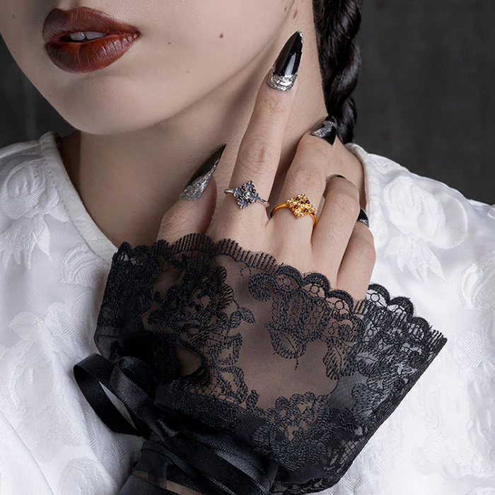 ELVIRA. Medieval Cross Garnet Ring - Silver - Image 3
