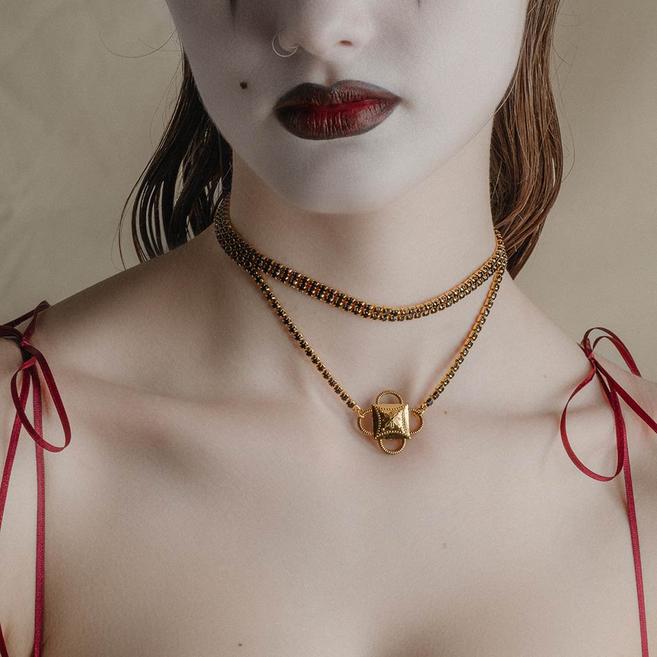 EMELIA. Crested Dazzle Chain Choker - Gold