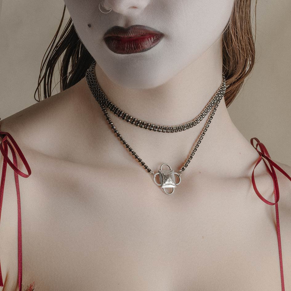EMELIA. Crested Dazzle Chain Choker - Silver - Image 2
