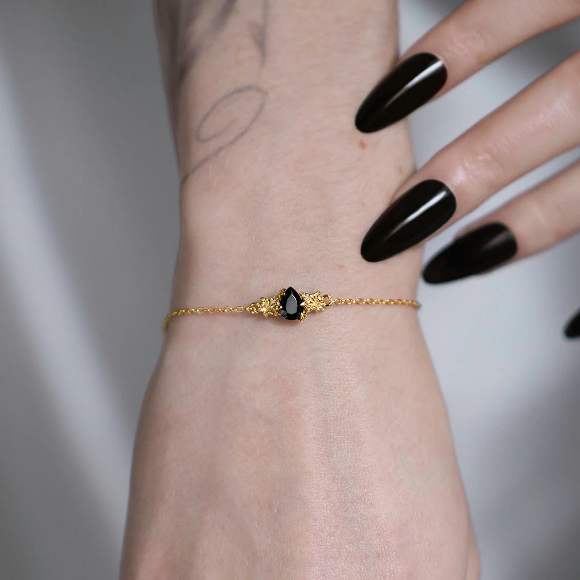 FERONIA. Secret Garden Black Onyx Bracelet - Gold