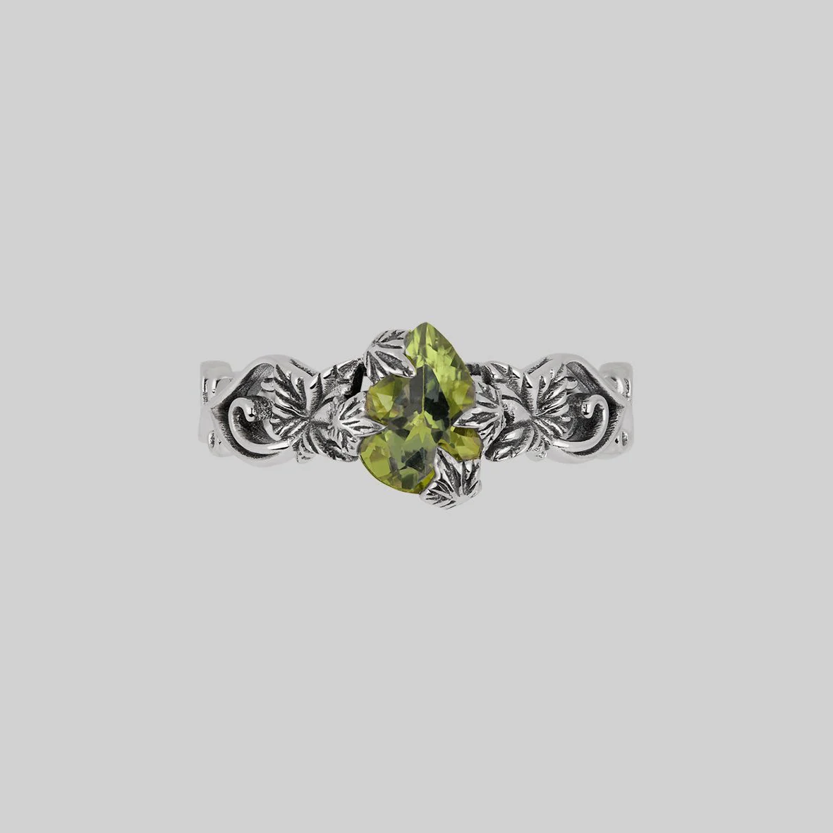 FERONIA. Secret Garden Peridot Ring - Silver