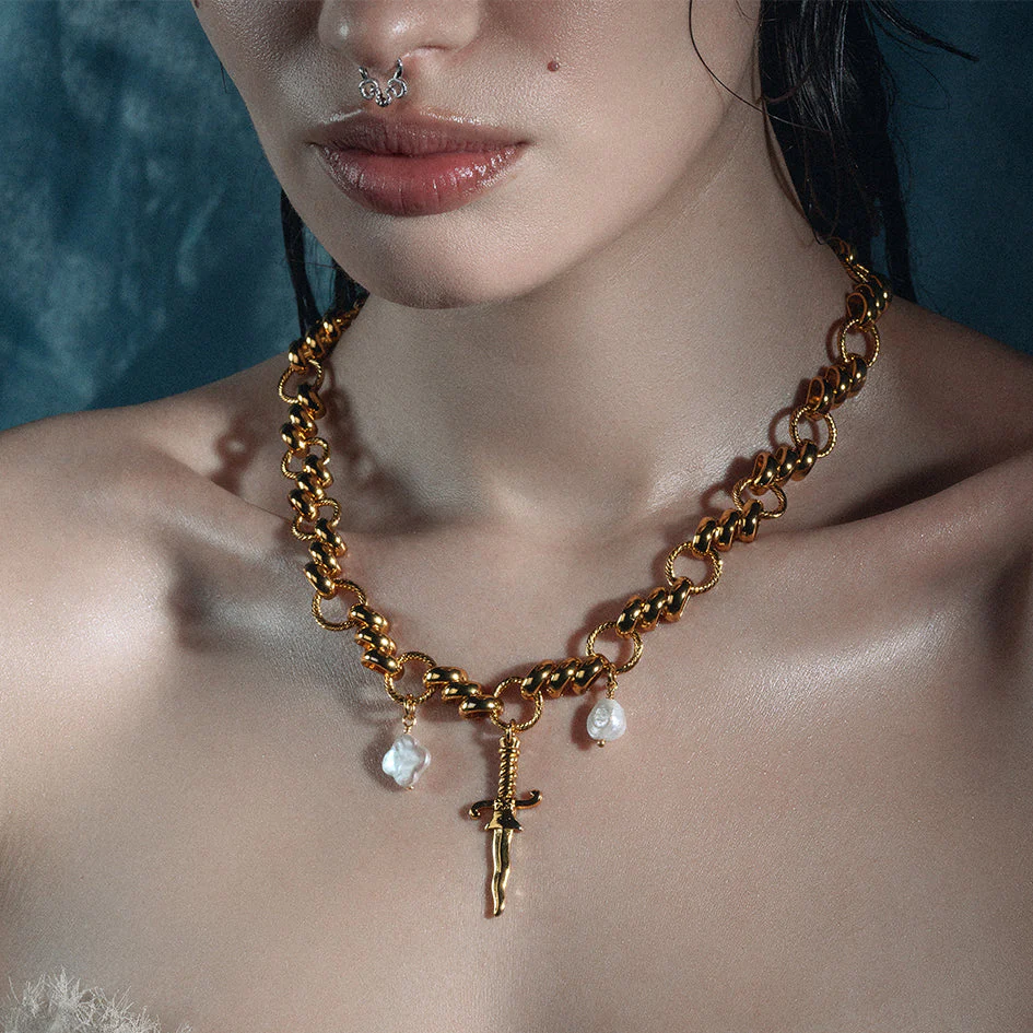 FORTUNE. Dagger & Pearl Charm Necklace - Gold