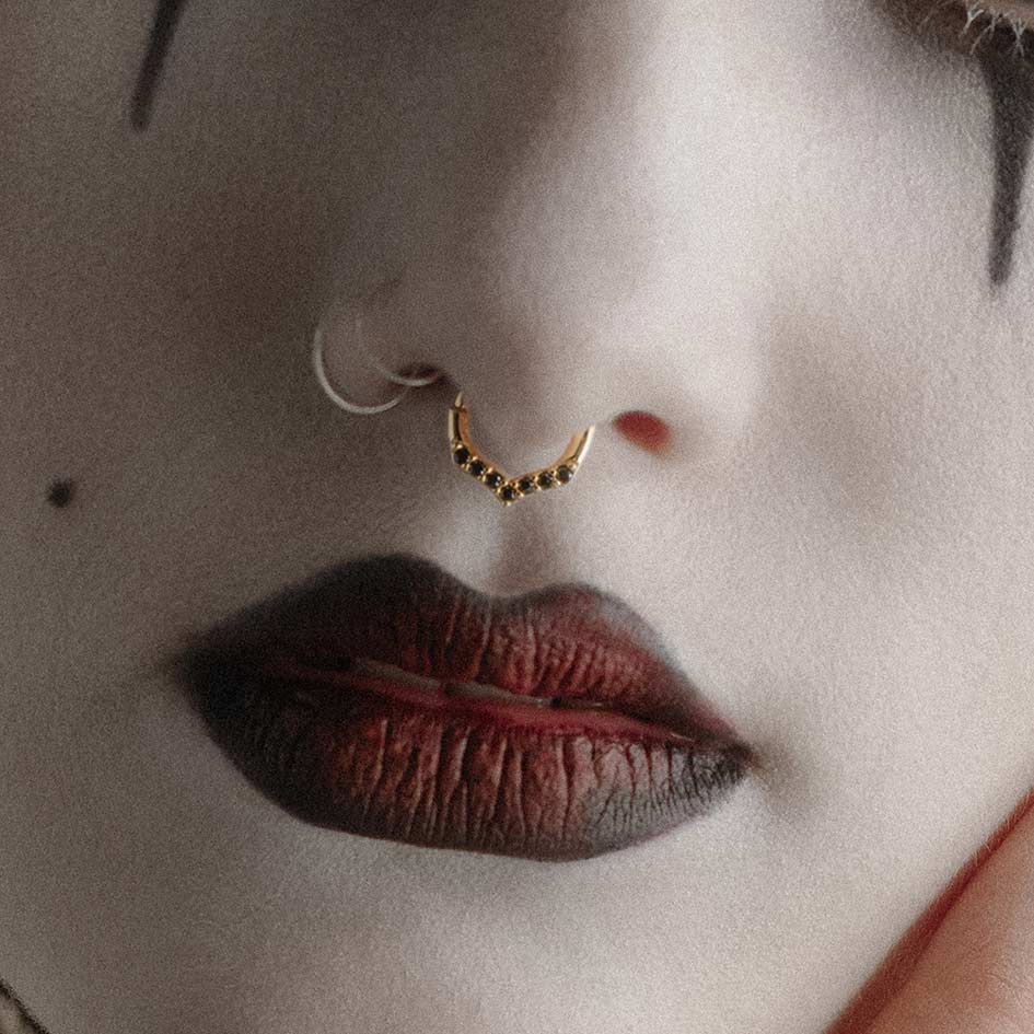 IZZY. Black Spinel Chevron Septum Clicker Ring - Gold