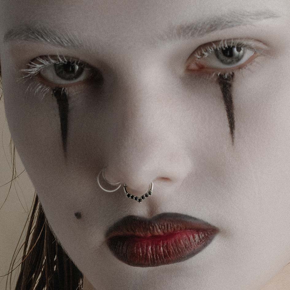 IZZY. Black Spinel Chevron Septum Clicker Ring - Silver - Image 2