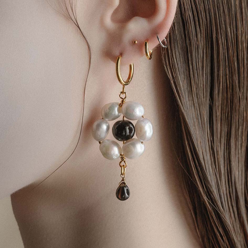 LILLIAN. Pearl Daisy Hoop Earrings - Gold