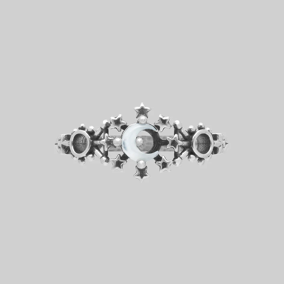 LUNAE. Crescent Moon Pearl Ring - Silver