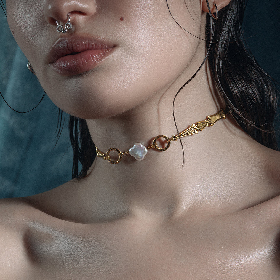 LUSTRE. Pearl Choker - Gold