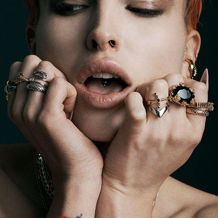 MAJESTY. Garnet Dagger Wrap Ring - Gold - Image 3