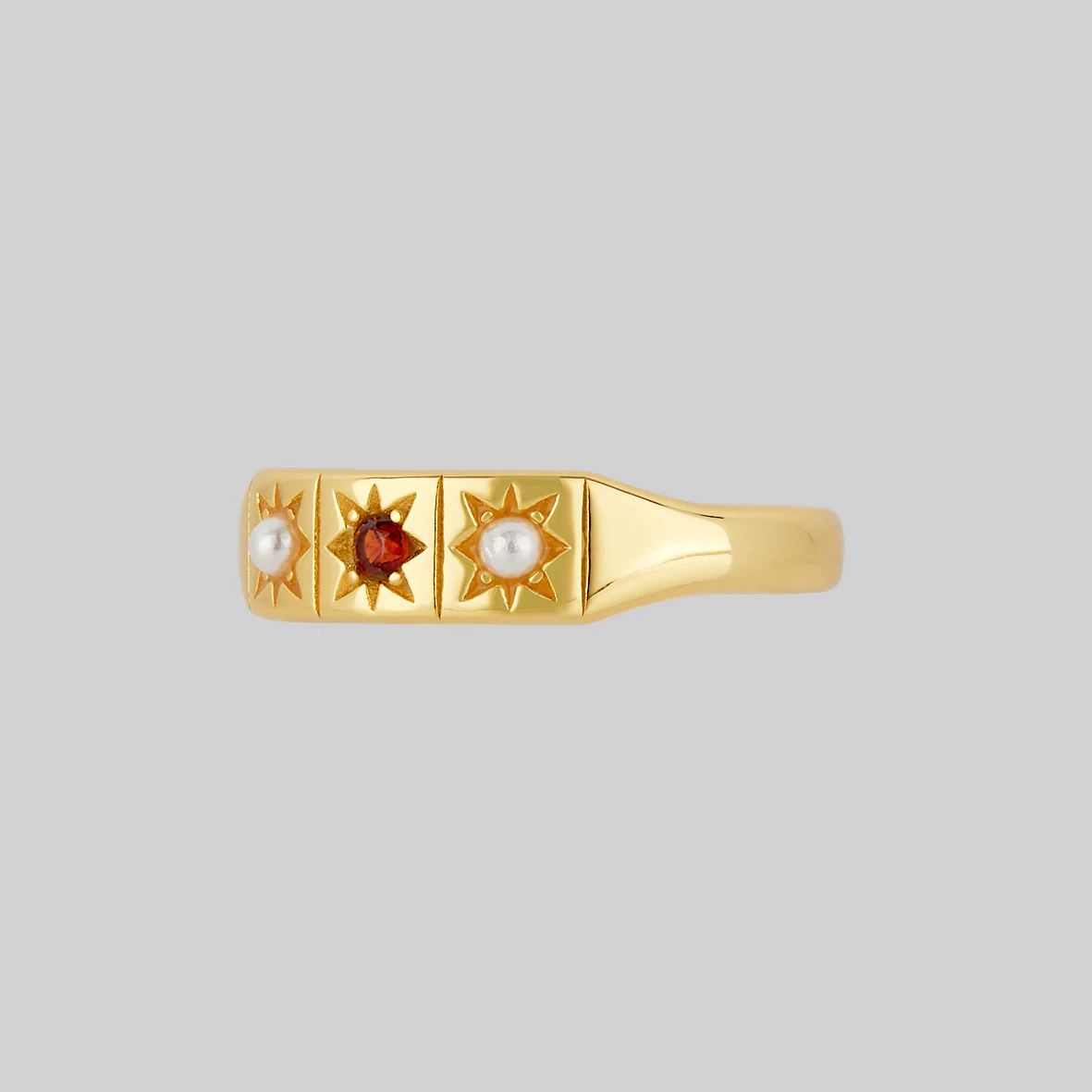MARY. Garnet & Pearl Trilogy Ring - Gold - Image 3