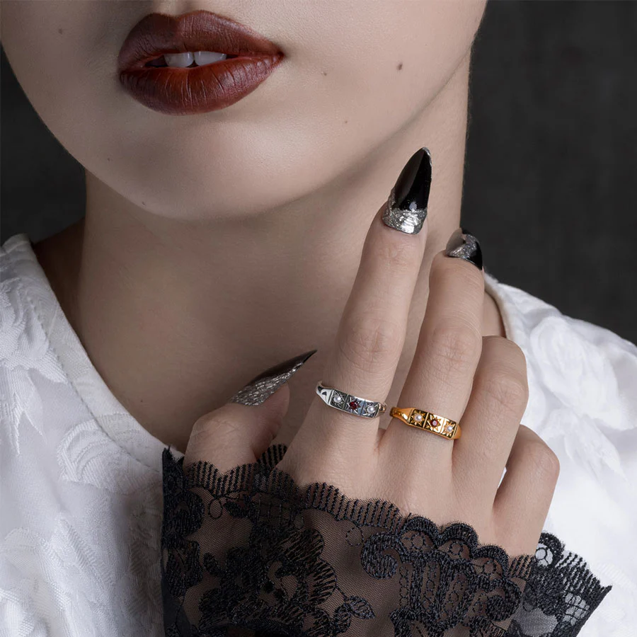 MARY. Garnet & Pearl Trilogy Ring - Silver - Image 4