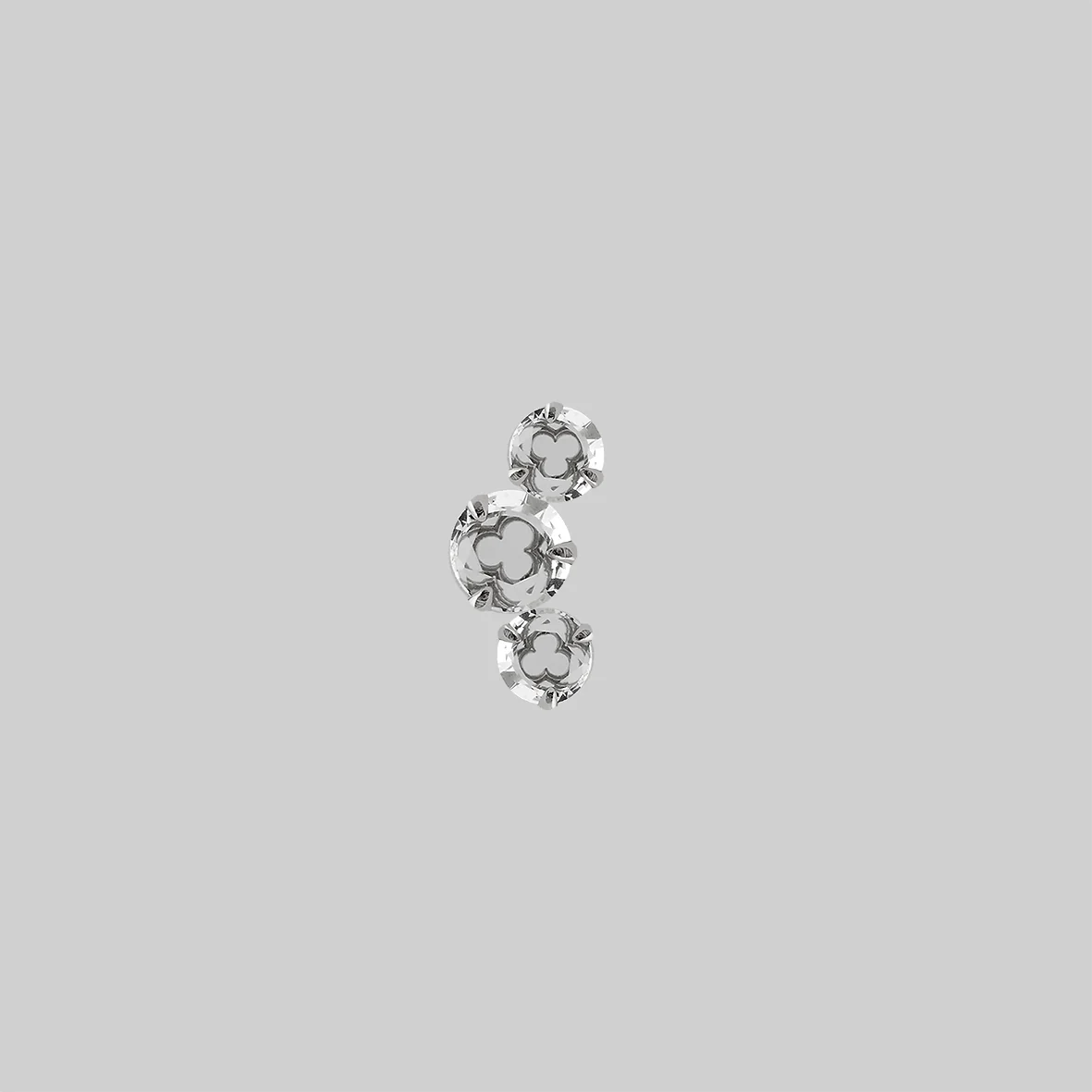 NOCTURNE. Gothic Trefoil Glass Stud Earring - Silver