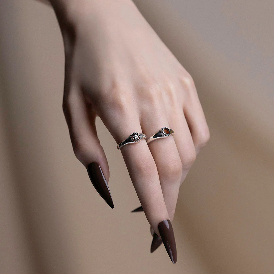 SOLIS. Sun Signet Ring - Silver - Image 2