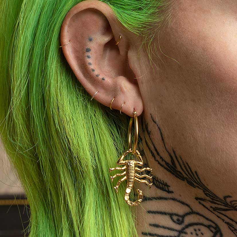NOXIOUS. Scorpion Hoop Earrings - Gold - Image 2