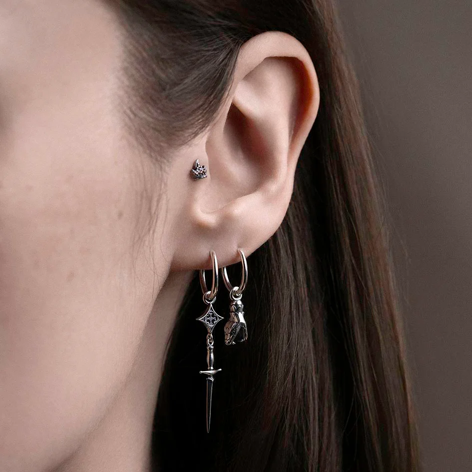 PUGIO. Gothic Dagger Hoop Earrings - Silver - Image 2