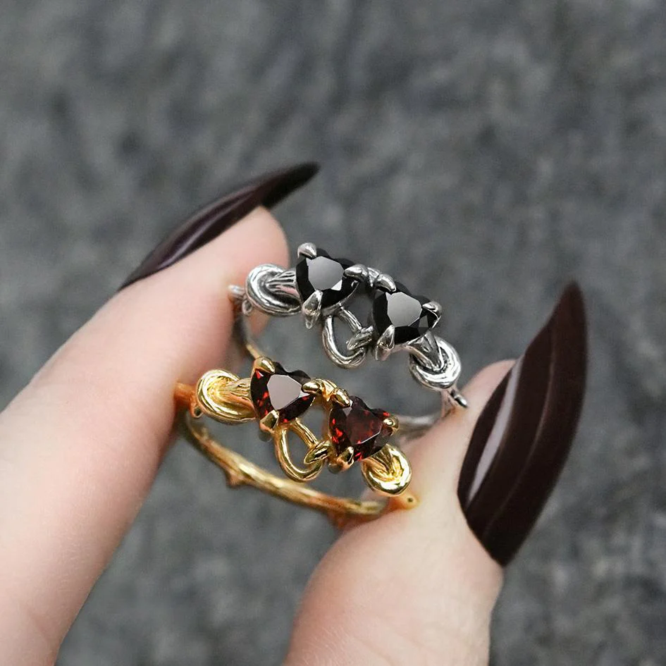 ENTANGLED. Quantum Entangled Onyx Hearts Ring - Silver - Image 3