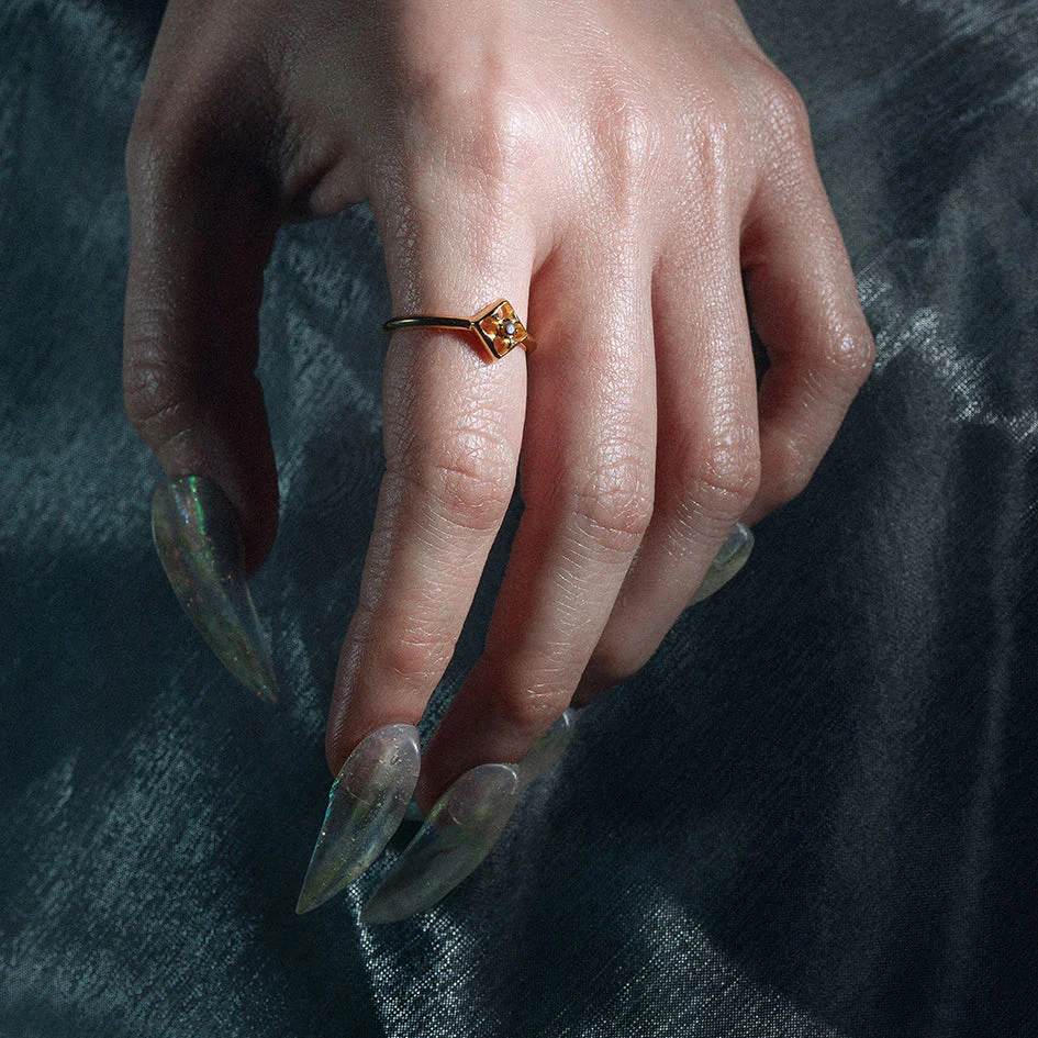 QUEST. Gothic Tracery Abalone Shell Ring - Gold