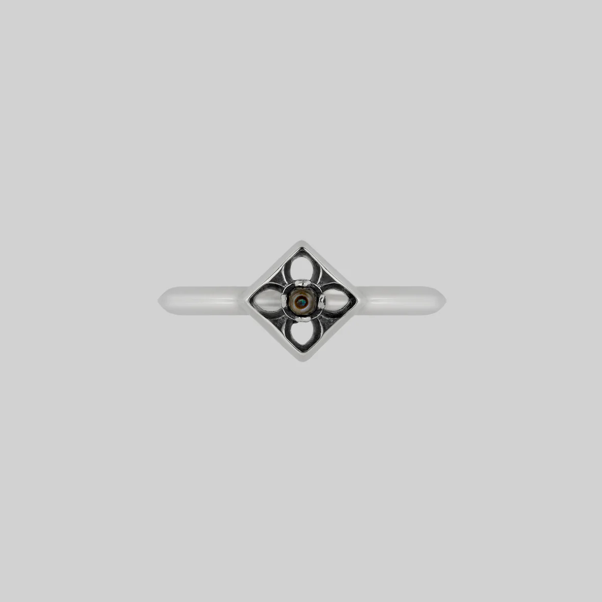 QUEST. Gothic Tracery Abalone Shell Ring - Silver