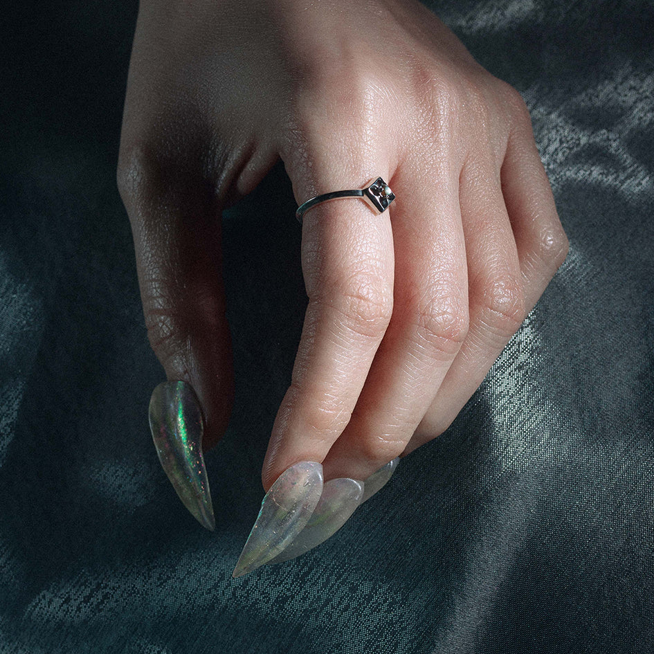 QUEST. Gothic Tracery Abalone Shell Ring - Silver - Image 2