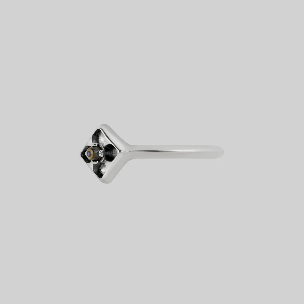 QUEST. Gothic Tracery Abalone Shell Ring - Silver - Image 3
