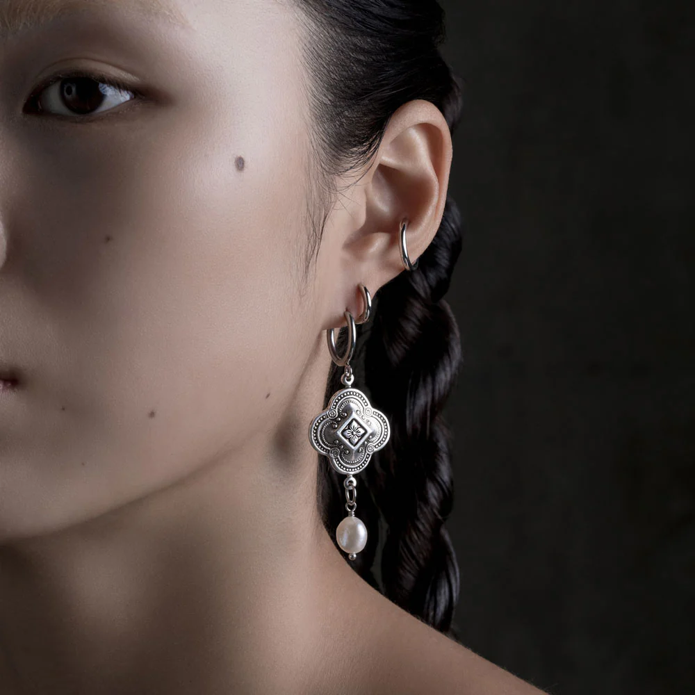 REALM. Quatrefoil Pearl Hoop Earrings - Silver - Image 2