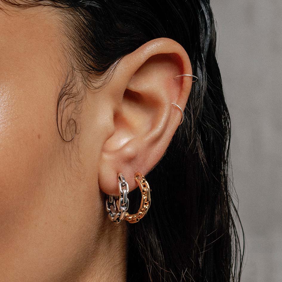 RESOLUTE. Chunky Chain Hoop Earrings - Gold - Image 2