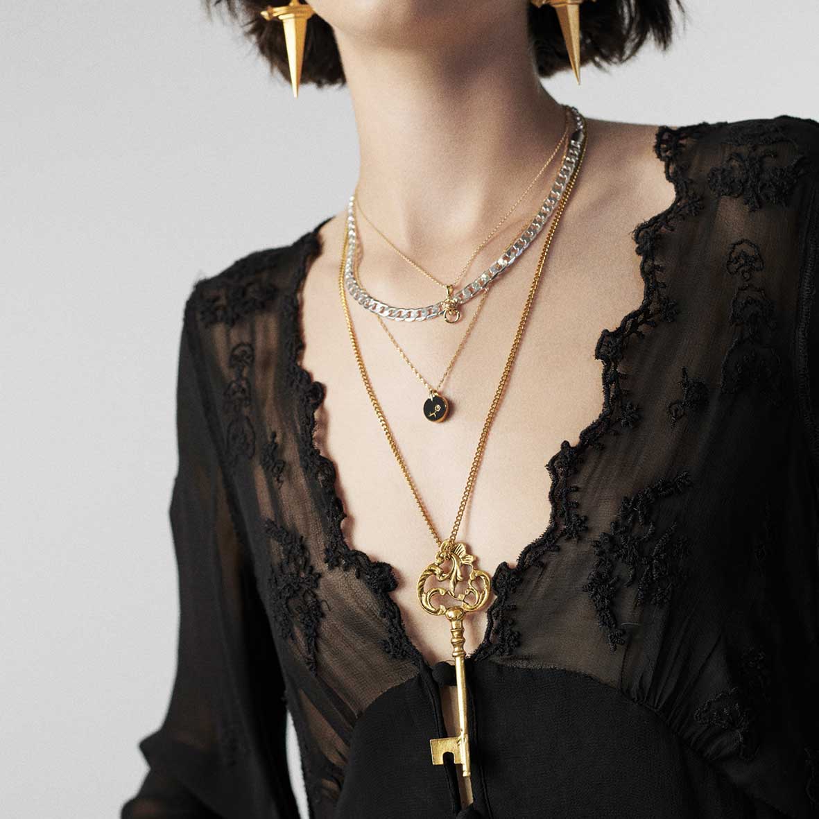ROSE. Vintage Jet Black Glass Engraved Rose Pendant Necklace - Image 4