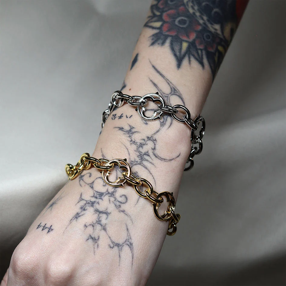 SANCTUM. Gothic Link Bracelet - Silver - Image 2