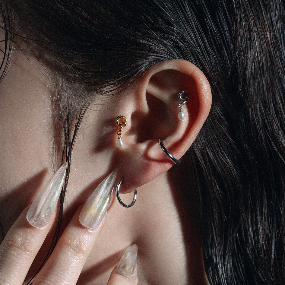SERPENTINE. Sea Snake Bound Pearl Stud Earring - Silver - Image 2