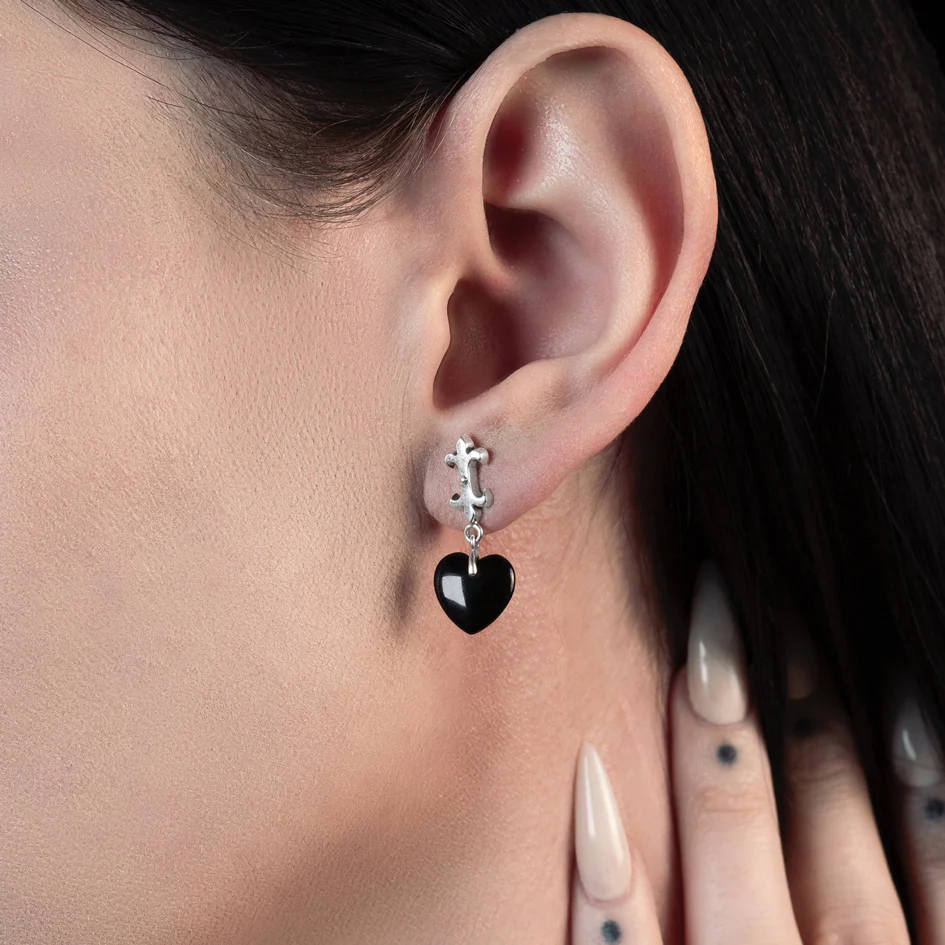 SHIELD. Medieval Black Glass Heart Drop Earrings - Silver - Image 3