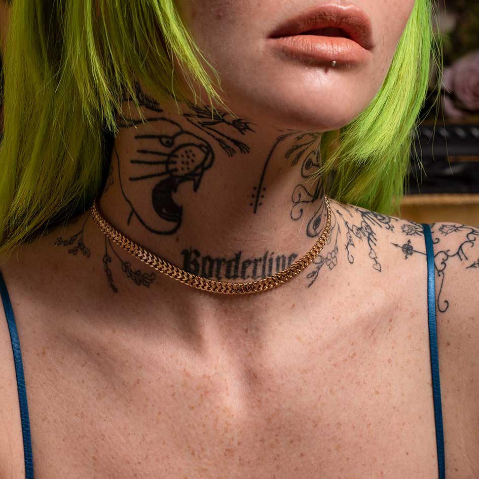 SOLACE. Wide Curb Chain Choker - Gold - Image 2